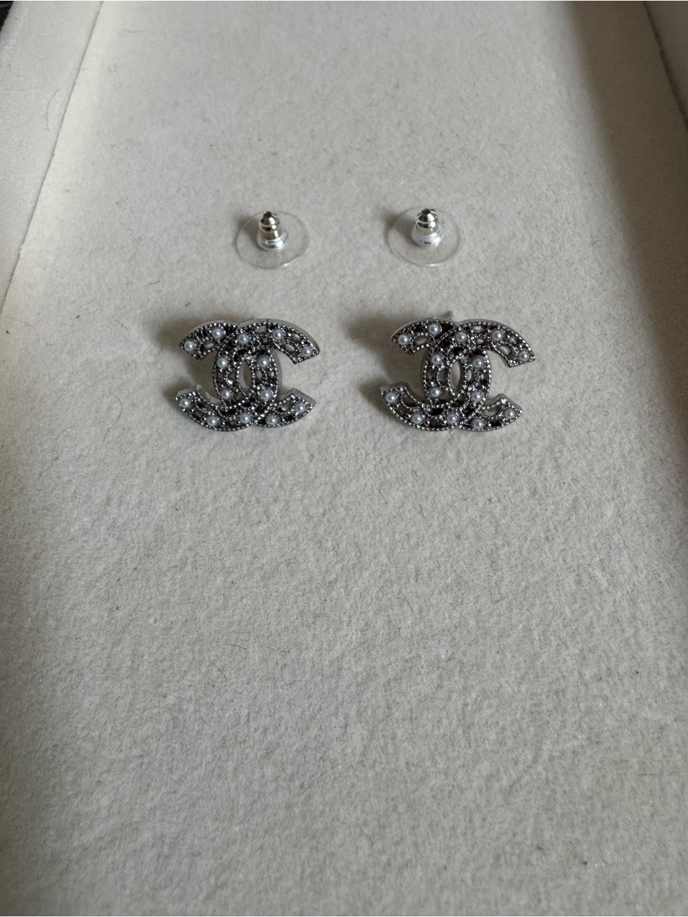 Silver & pearl detailed small studs